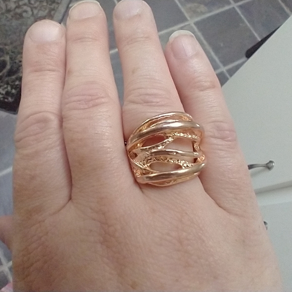 4 Gorgeous Stretch Rings! #R5 - Picture 3 of 10